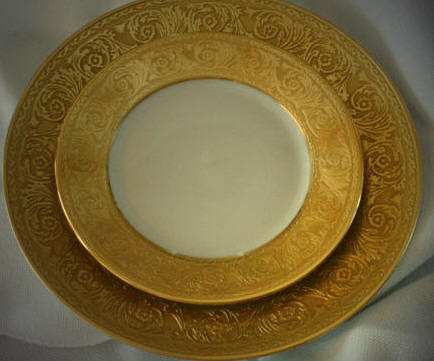 Versailles is available in Gold and Ivory